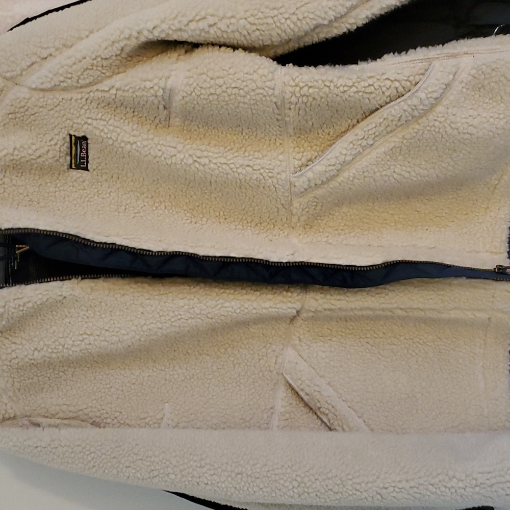 LL Bean ladies fleece jacket. Size xl cream color.